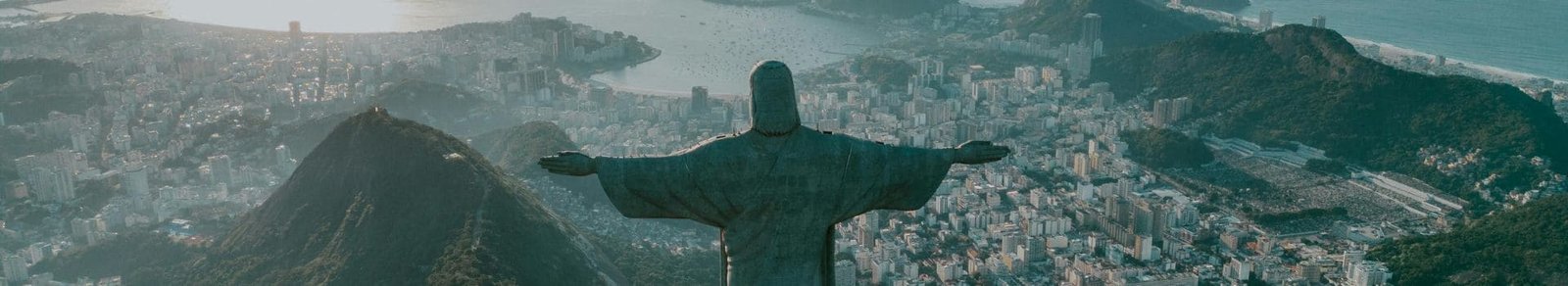 Cristo Redentor, Rio de Janeiro – monumento ao entardecer com vista para a cidade